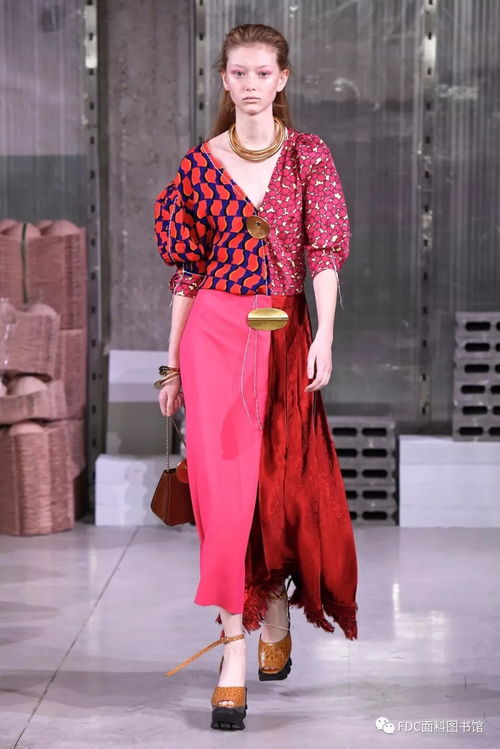 一衣两穿，对半拼接 颠覆传统的潮爆时尚新风尚